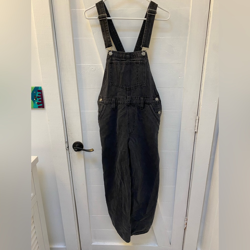 Black, Levi’s overalls